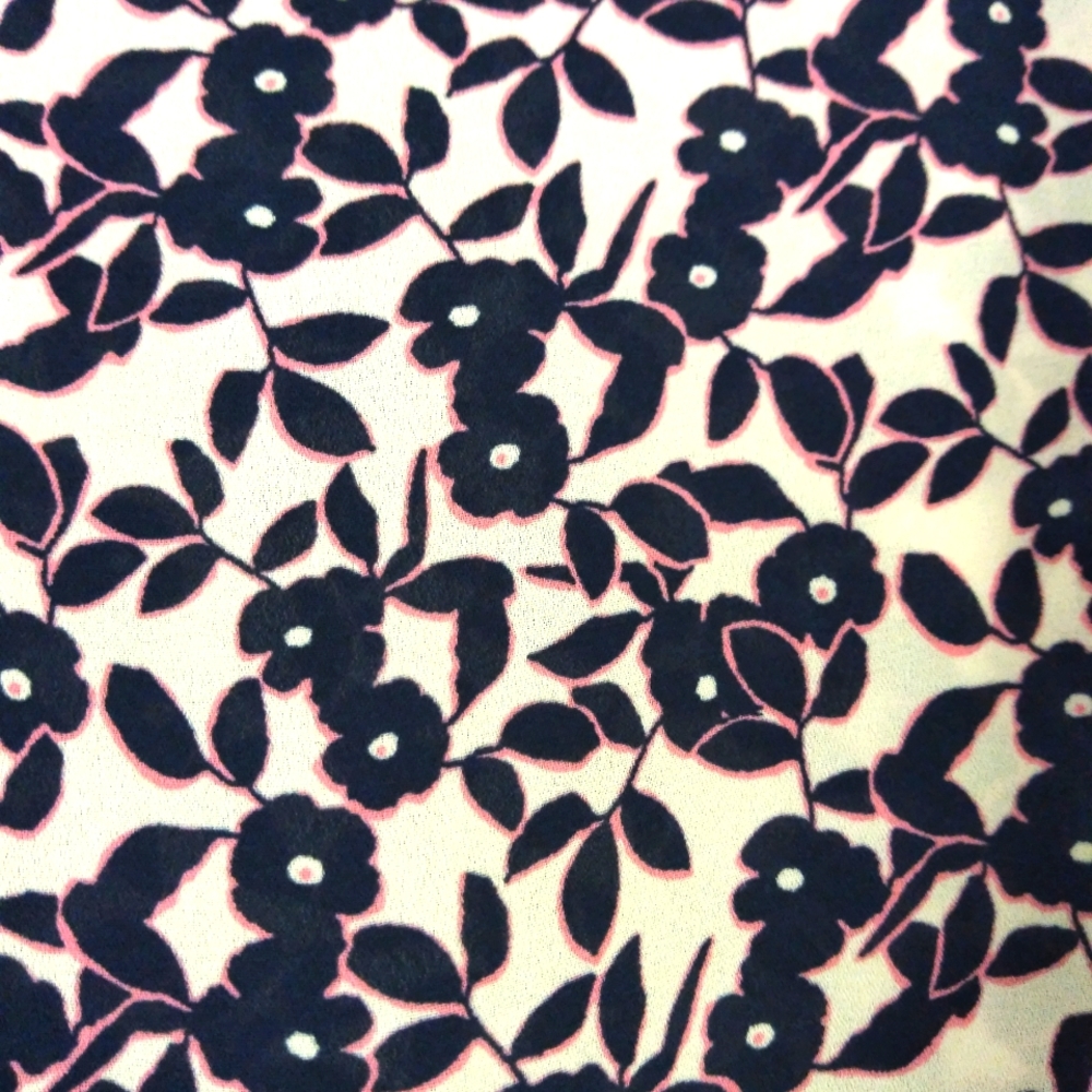 Banana Republic Boyfriend Fit V Neck Floral Top Size XS - Picture 3 of 9